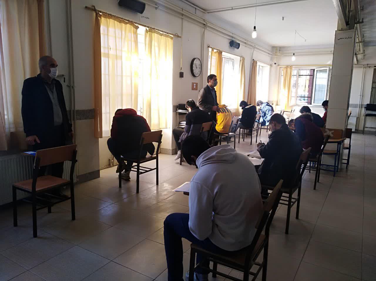 امتحانات نوبت اول دبیرستان نمونه سیفیه با رعایت پروتکل های بهداشتی به صورت حضوری برگزار گردید.